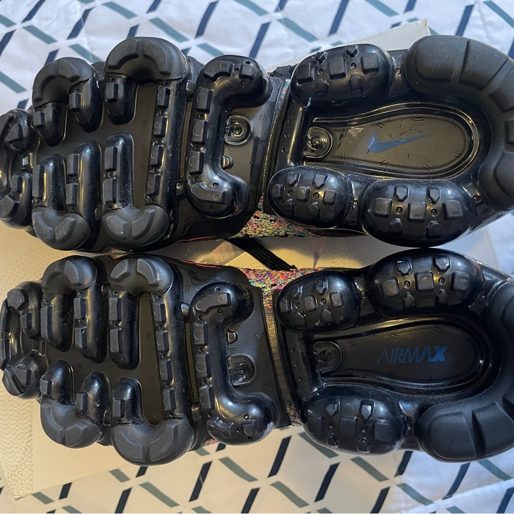 Nike Black and Multicolor Vapormax Flyknit Shoes - Picture 4 of 9